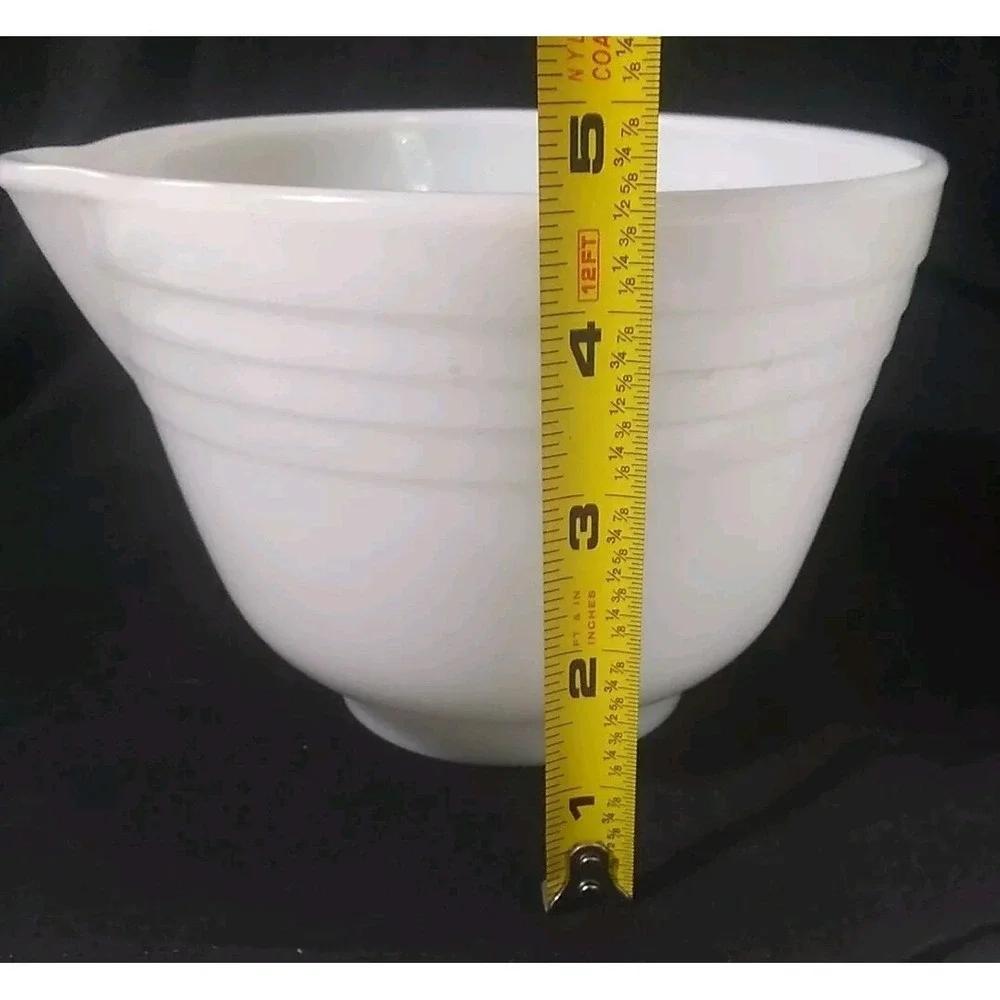 Small Mixing Bowl Ribbed Milk Glass Pour Spout 6.5 Inch‎ Diameter Vintage READ